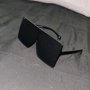BLACKED OUT SUNGLASSES